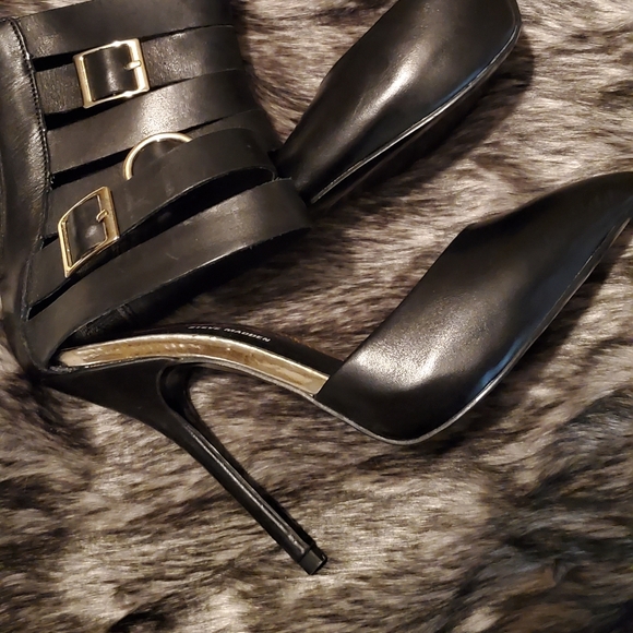 Heels - Picture 4 of 4